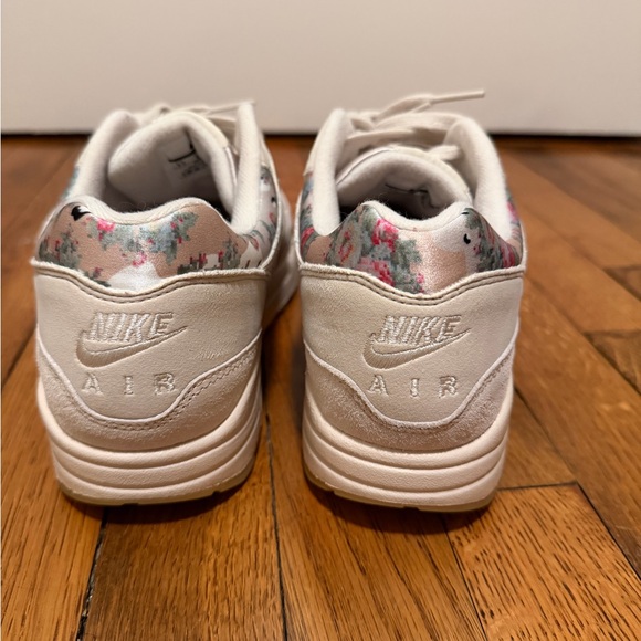 Nike Air Max Cream and Pink - Picture 4 of 6